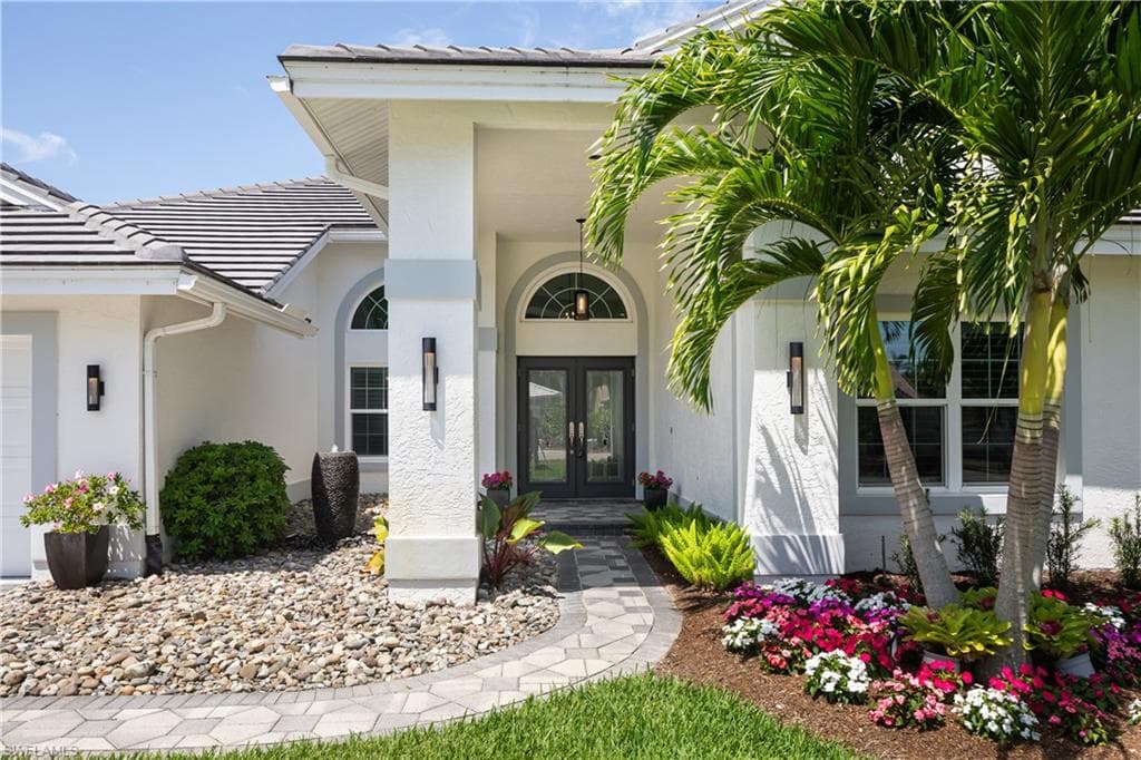 233 Monterey Dr, Naples, FL 34119-2