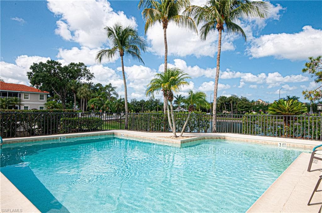 2440 Old Groves Rd C201, Naples, FL 34109-26