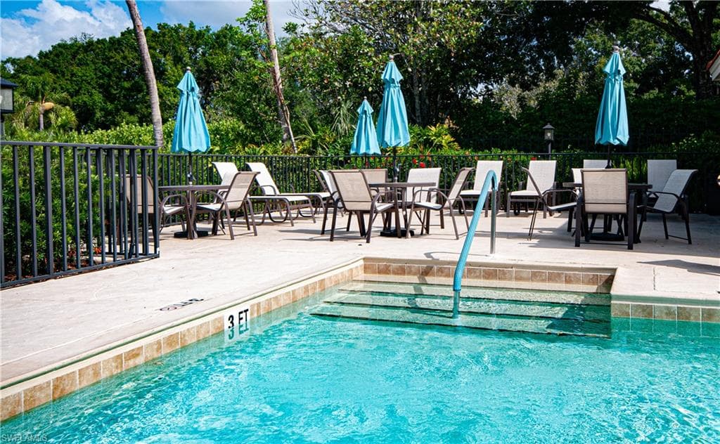 2440 Old Groves Rd C201, Naples, FL 34109-27