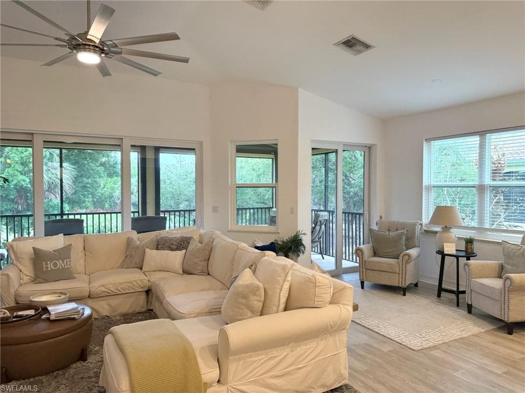 1252 Rialto Way 202, Naples, FL 34114-8