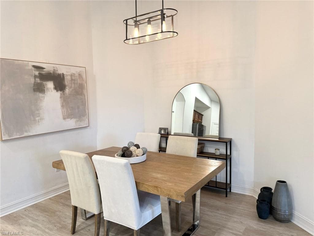 1252 Rialto Way 202, Naples, FL 34114-10