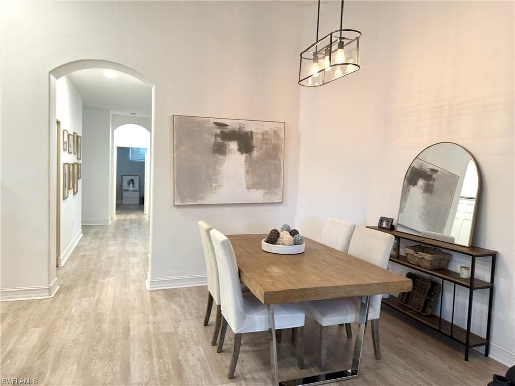 1252 Rialto Way 202, Naples, FL 34114-11