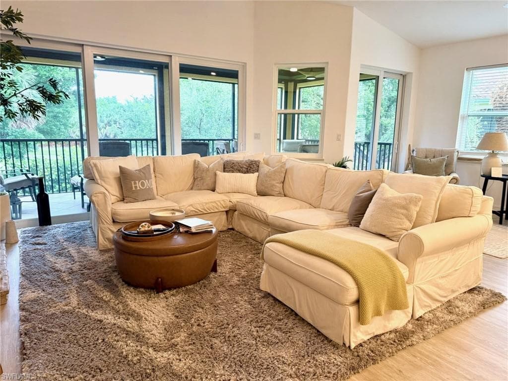 1252 Rialto Way 202, Naples, FL 34114-13