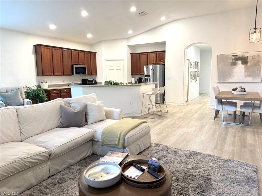 1252 Rialto Way 202, Naples, FL 34114-15