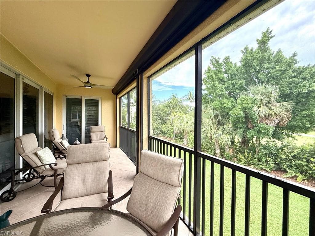 1252 Rialto Way 202, Naples, FL 34114-16