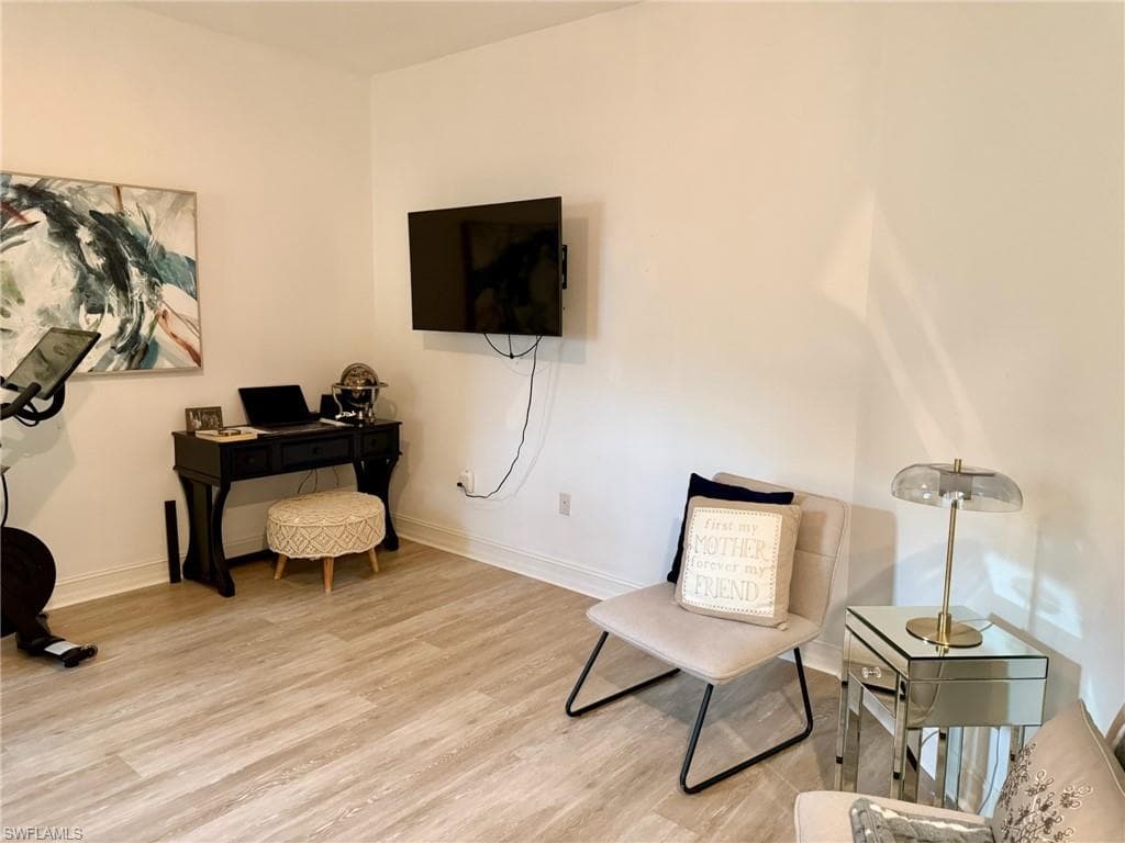 1252 Rialto Way 202, Naples, FL 34114-23