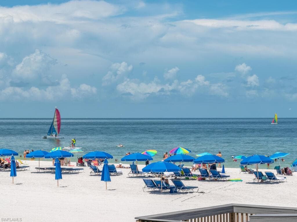 1252 Rialto Way 202, Naples, FL 34114-28