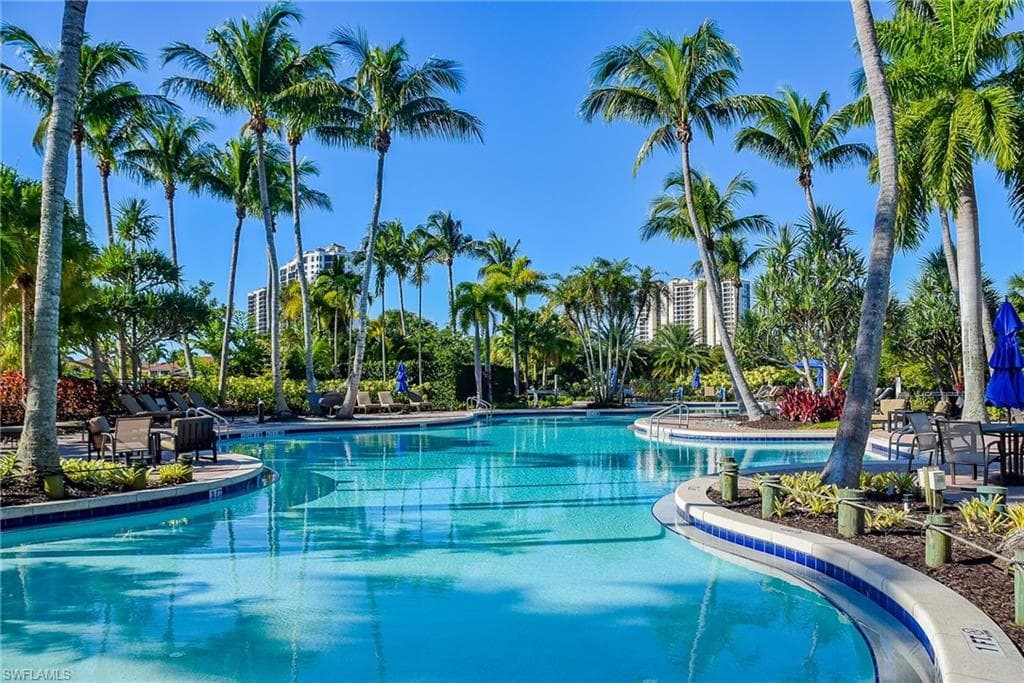 1252 Rialto Way 202, Naples, FL 34114-30