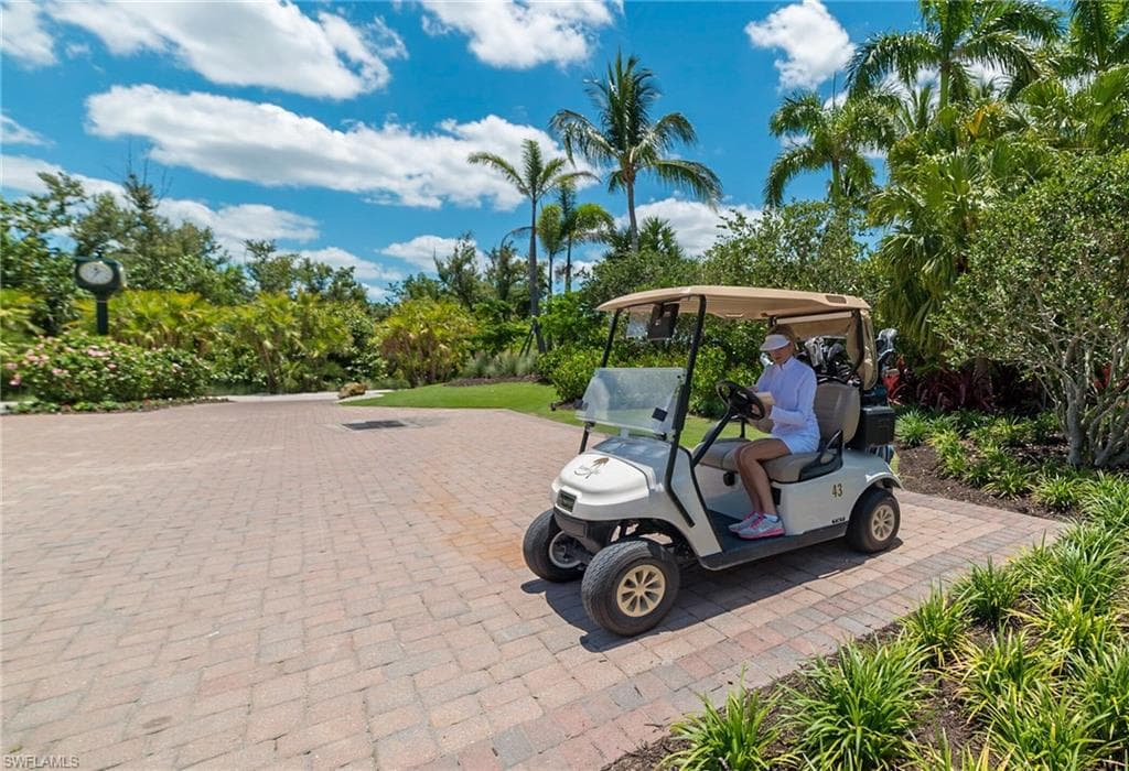 1252 Rialto Way 202, Naples, FL 34114-37