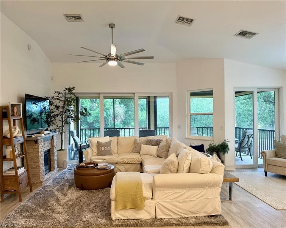 1252 Rialto Way 202, Naples, FL 34114-2