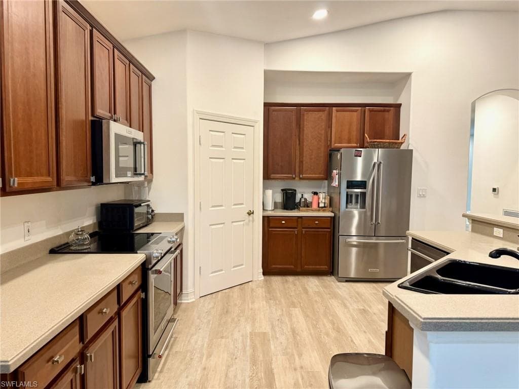 1252 Rialto Way 202, Naples, FL 34114-5