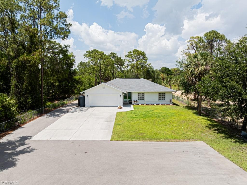 6195 Green Blvd, Naples, FL 34116-1