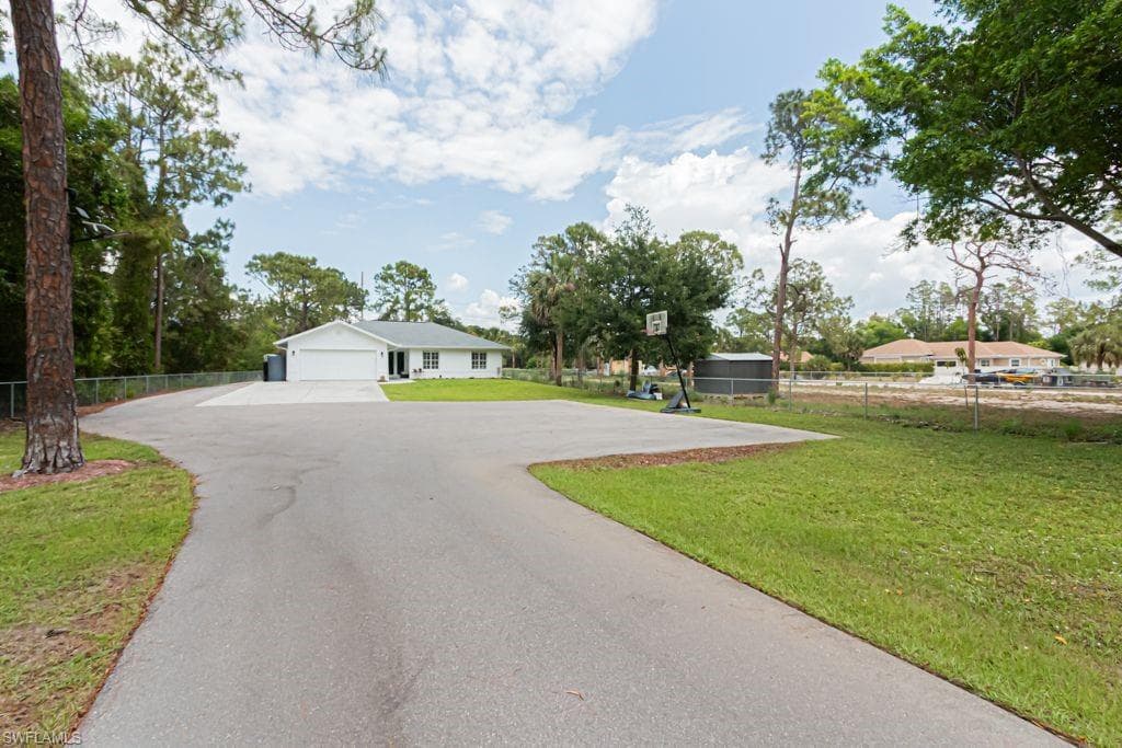 6195 Green Blvd, Naples, FL 34116-28