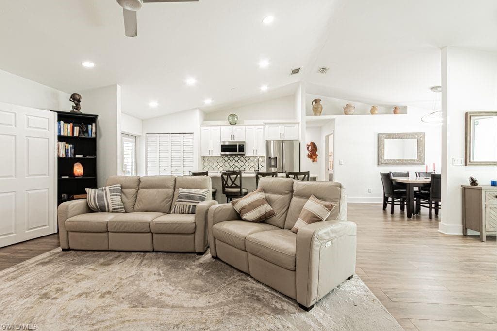 6195 Green Blvd, Naples, FL 34116-5