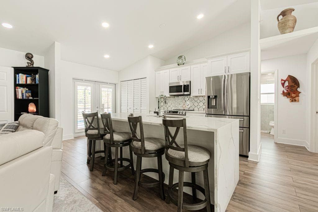 6195 Green Blvd, Naples, FL 34116-6