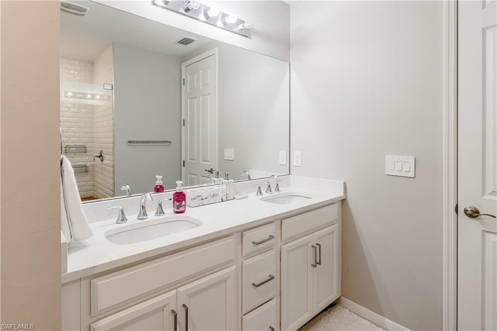 14567 Edgewater Cir, Naples, FL 34114-9