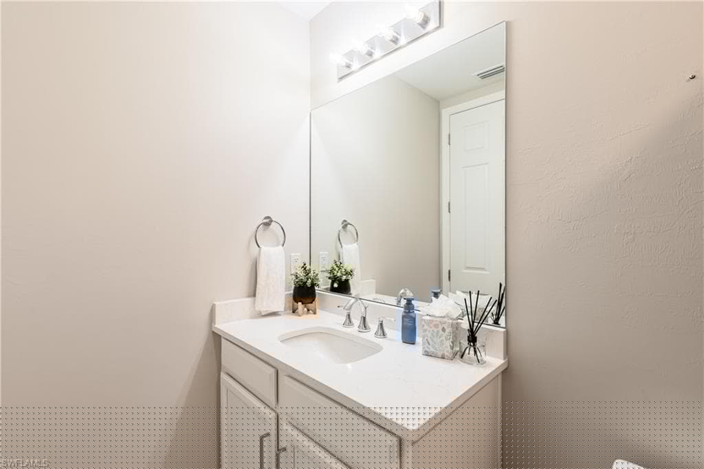 14567 Edgewater Cir, Naples, FL 34114-13