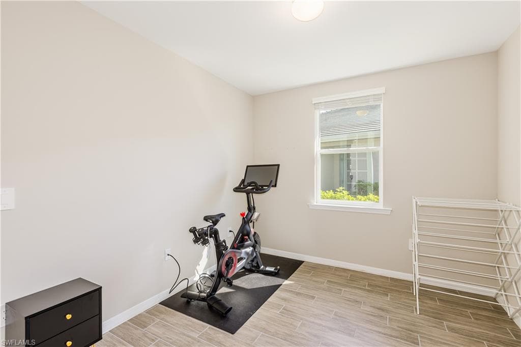 14567 Edgewater Cir, Naples, FL 34114-14