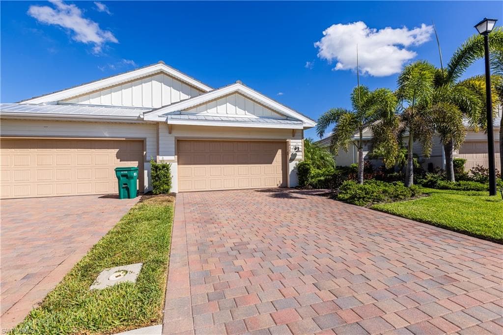 14567 Edgewater Cir, Naples, FL 34114-17