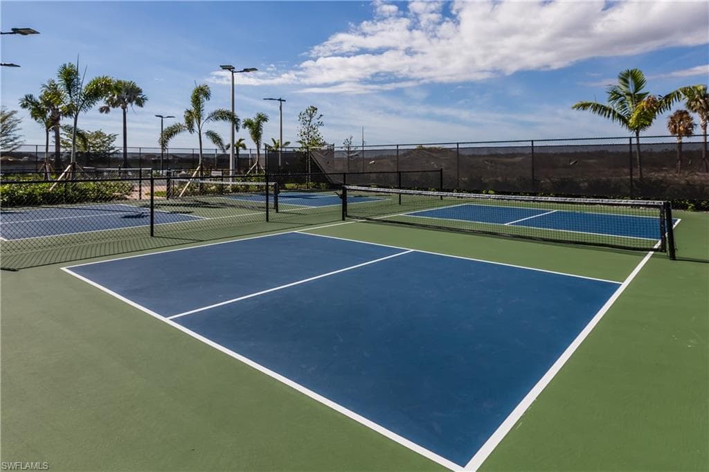 14567 Edgewater Cir, Naples, FL 34114-35