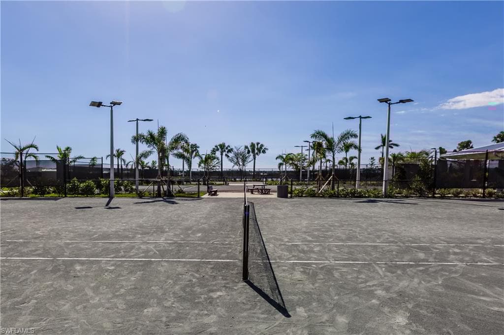 14567 Edgewater Cir, Naples, FL 34114-36