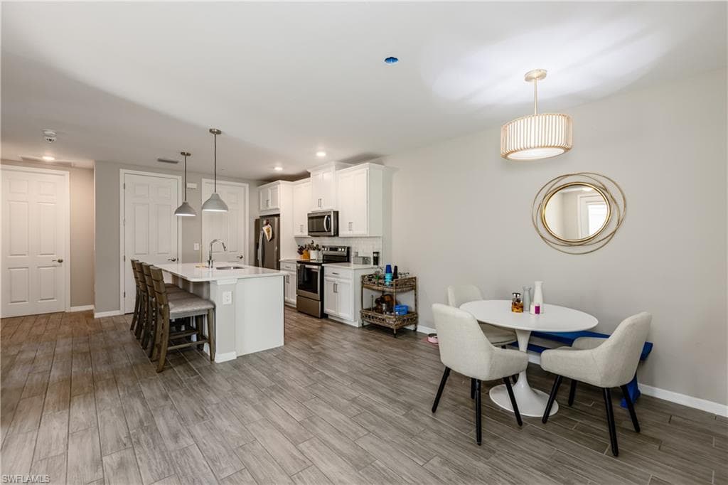 14567 Edgewater Cir, Naples, FL 34114-6
