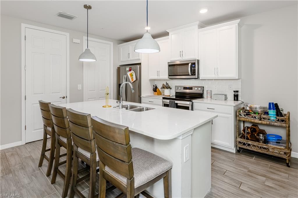 14567 Edgewater Cir, Naples, FL 34114-7