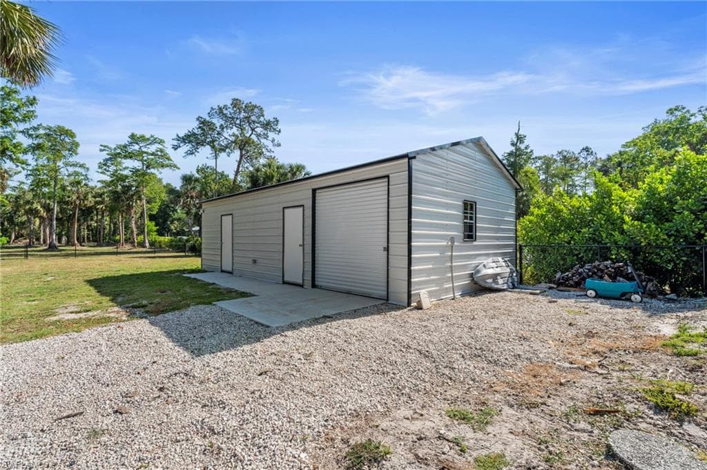 641 22nd Ave NW, Naples, FL 34120-24