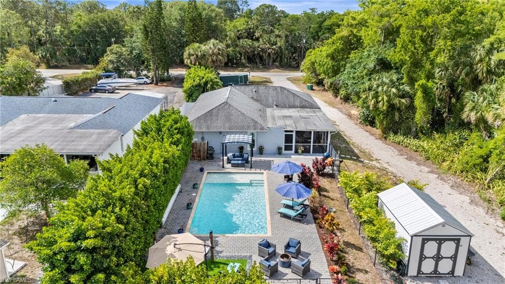 641 22nd Ave NW, Naples, FL 34120-3