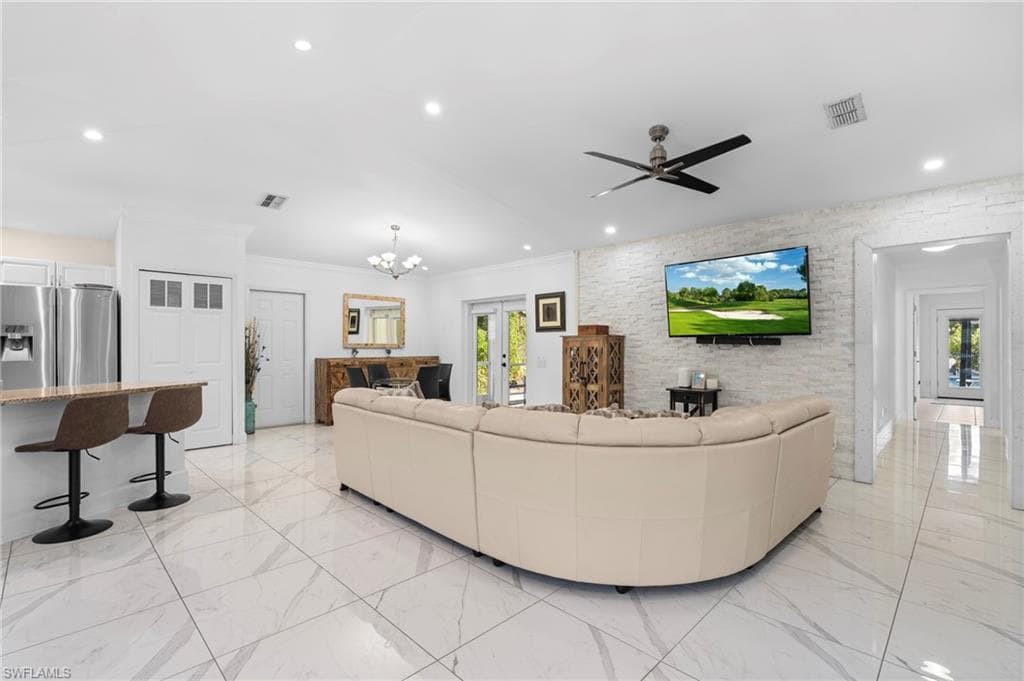 641 22nd Ave NW, Naples, FL 34120-5