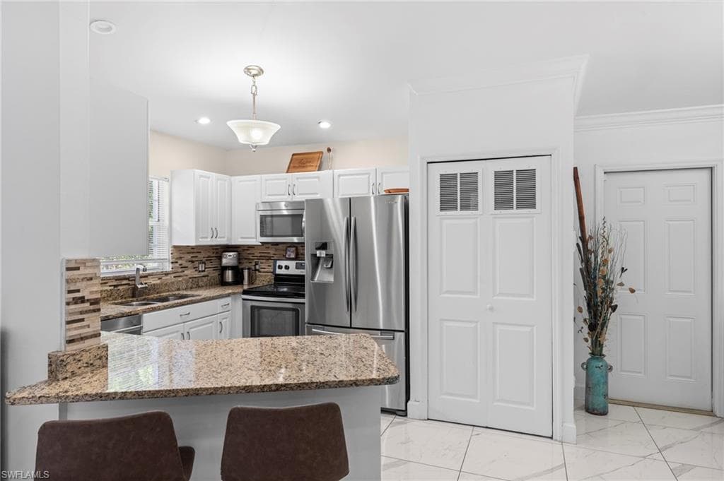 641 22nd Ave NW, Naples, FL 34120-6