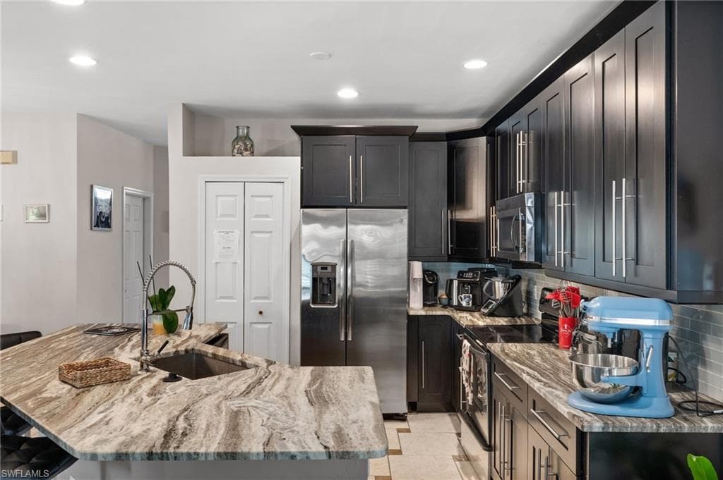 2017 Cape Coral Pkwy W, Cape Coral, FL 33914-32