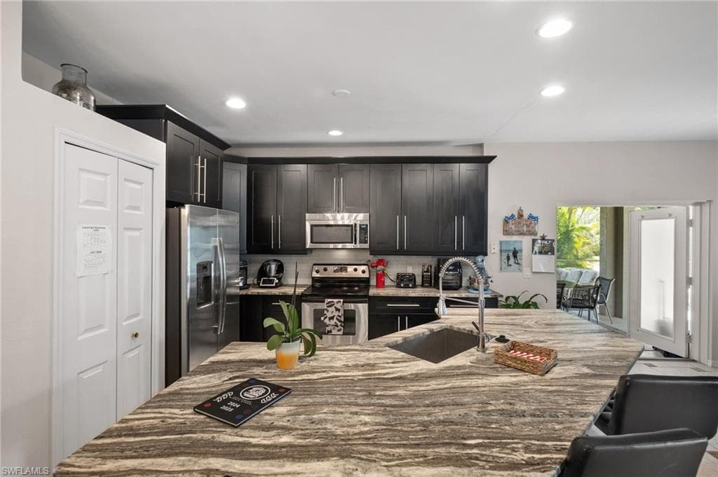 2017 Cape Coral Pkwy W, Cape Coral, FL 33914-34