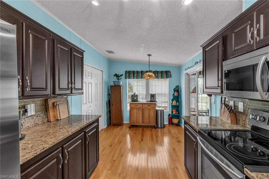 300 Riverwood Rd, Naples, FL 34114-12