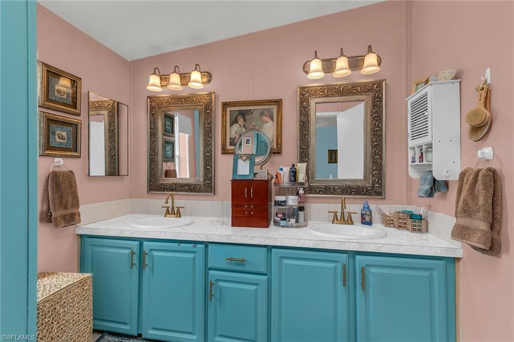 300 Riverwood Rd, Naples, FL 34114-16