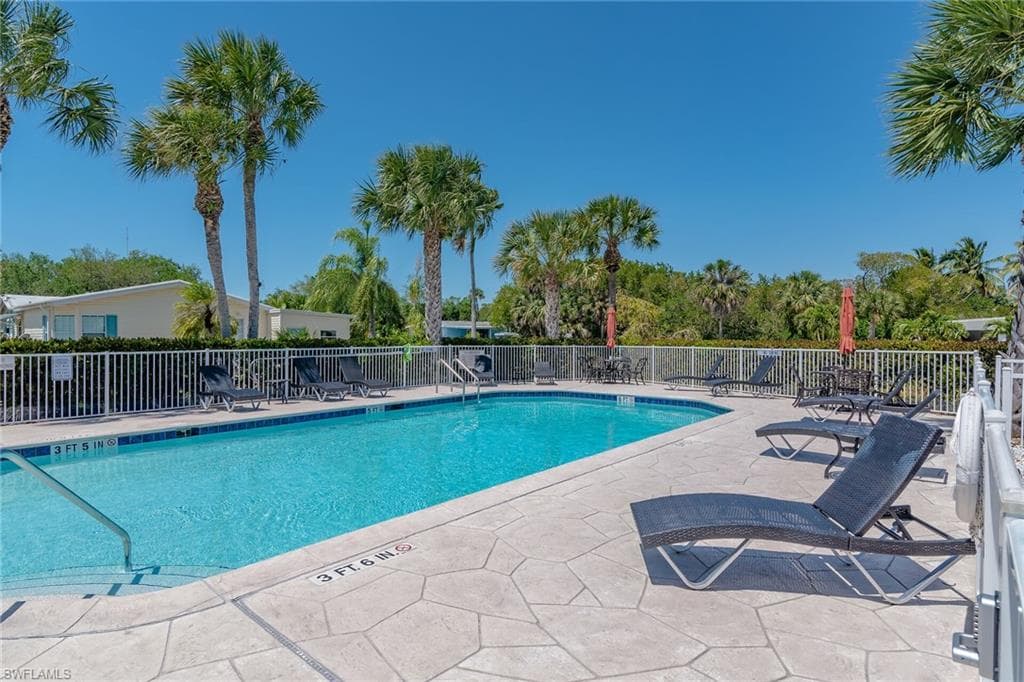 300 Riverwood Rd, Naples, FL 34114-30