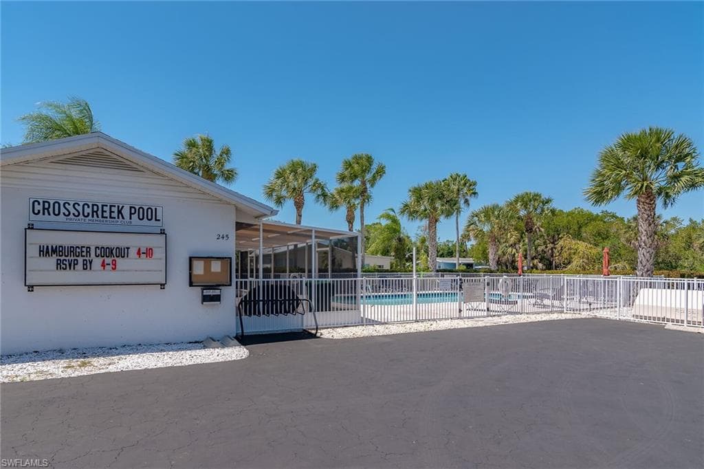 300 Riverwood Rd, Naples, FL 34114-32