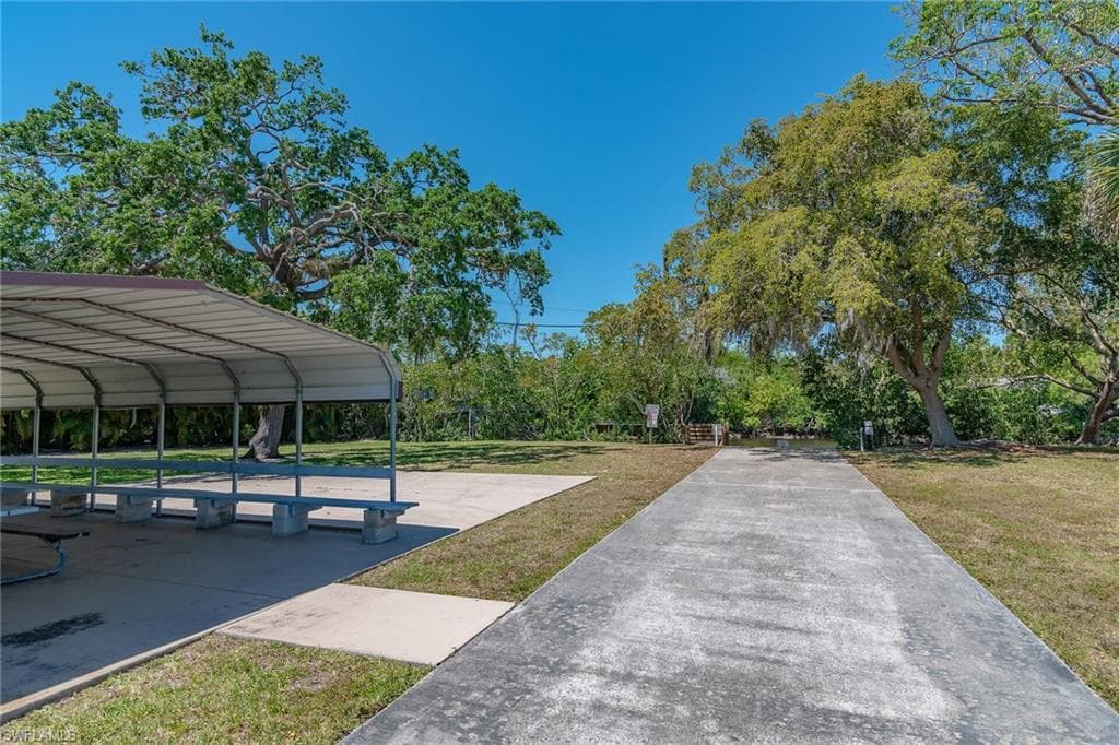 300 Riverwood Rd, Naples, FL 34114-33
