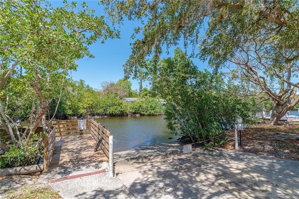 300 Riverwood Rd, Naples, FL 34114-34