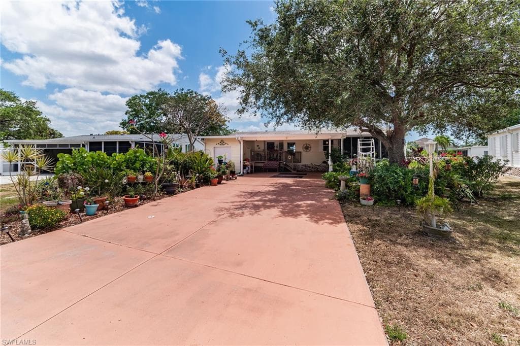 300 Riverwood Rd, Naples, FL 34114-3