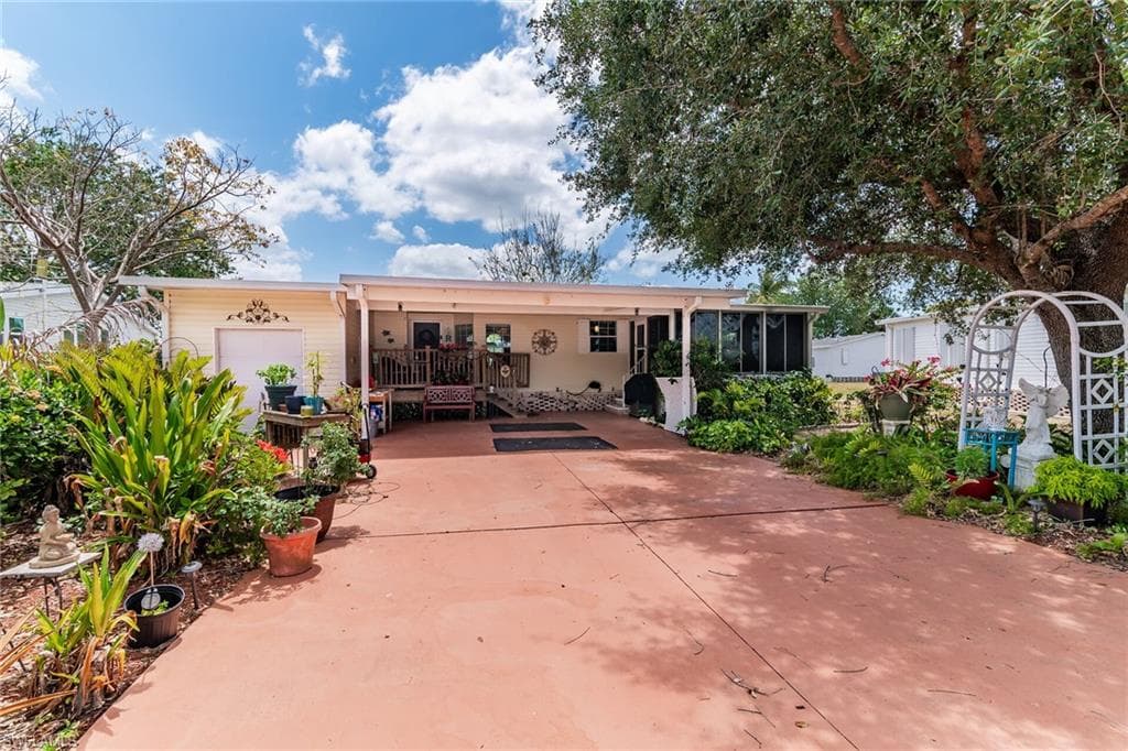 300 Riverwood Rd, Naples, FL 34114-4