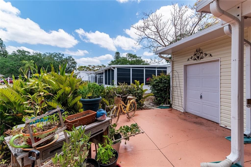 300 Riverwood Rd, Naples, FL 34114-6