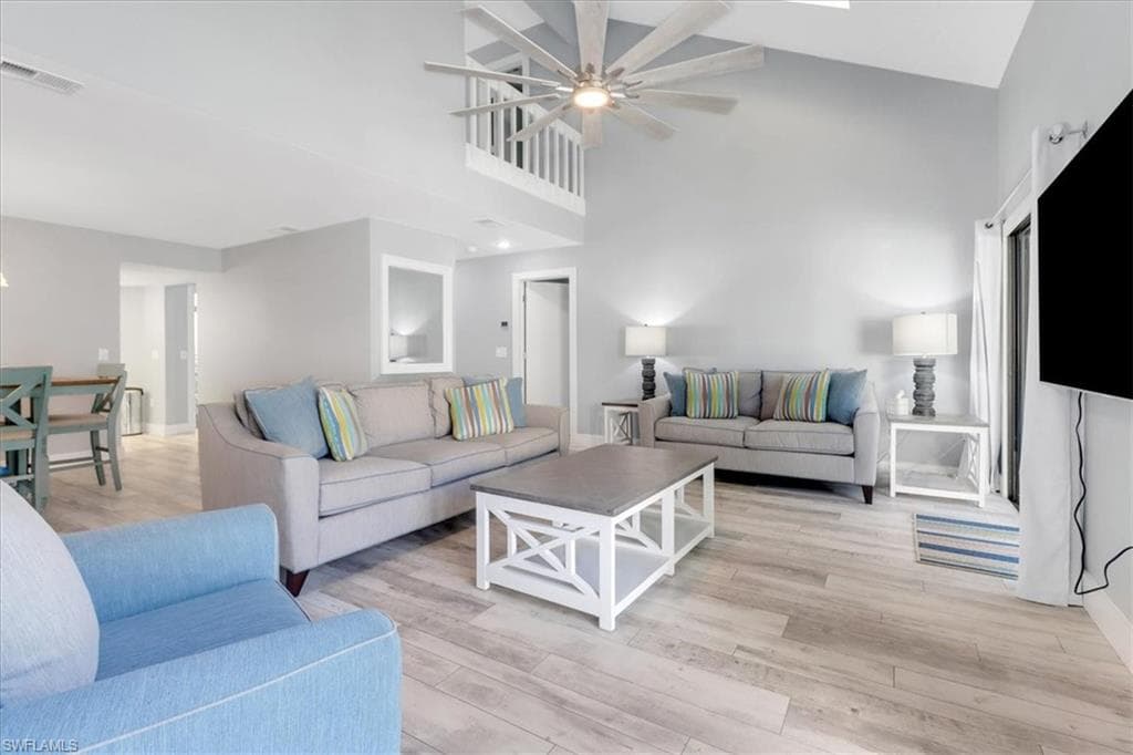 823 Meadowland Dr B, Naples, FL 34108-4