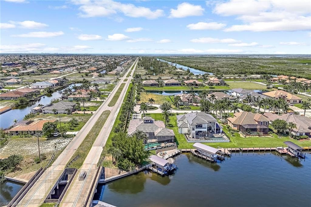 921 Cape Estates Cir, Cape Coral, FL 33993-40