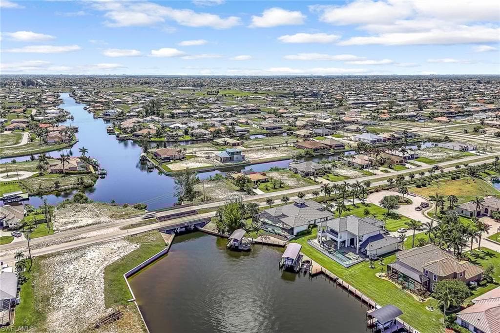 921 Cape Estates Cir, Cape Coral, FL 33993-41