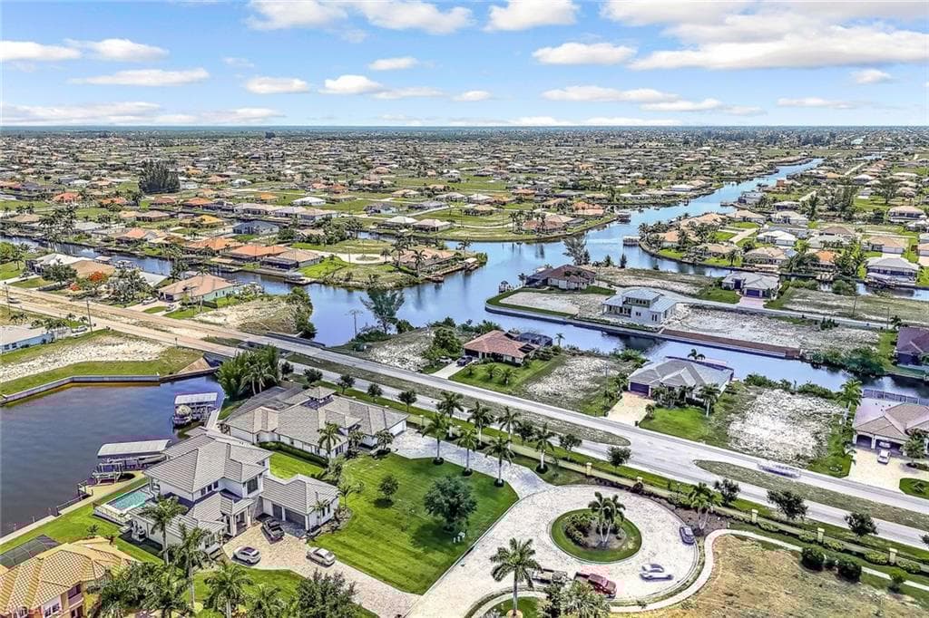 921 Cape Estates Cir, Cape Coral, FL 33993-47