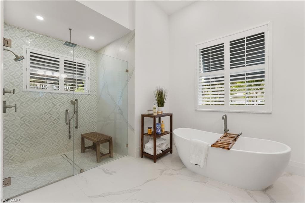 2274 Hawksridge Dr, Naples, FL 34105-27