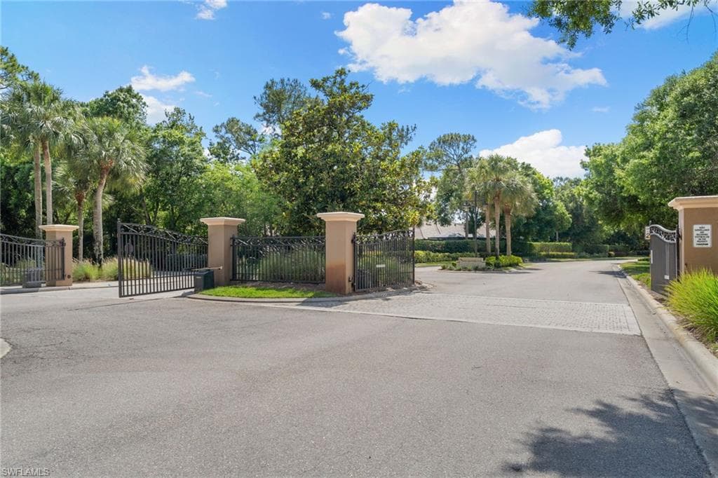 2274 Hawksridge Dr, Naples, FL 34105-44