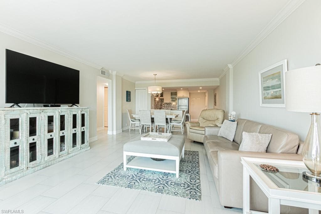 5 Bluebill Ave 303, Naples, FL 34108-11