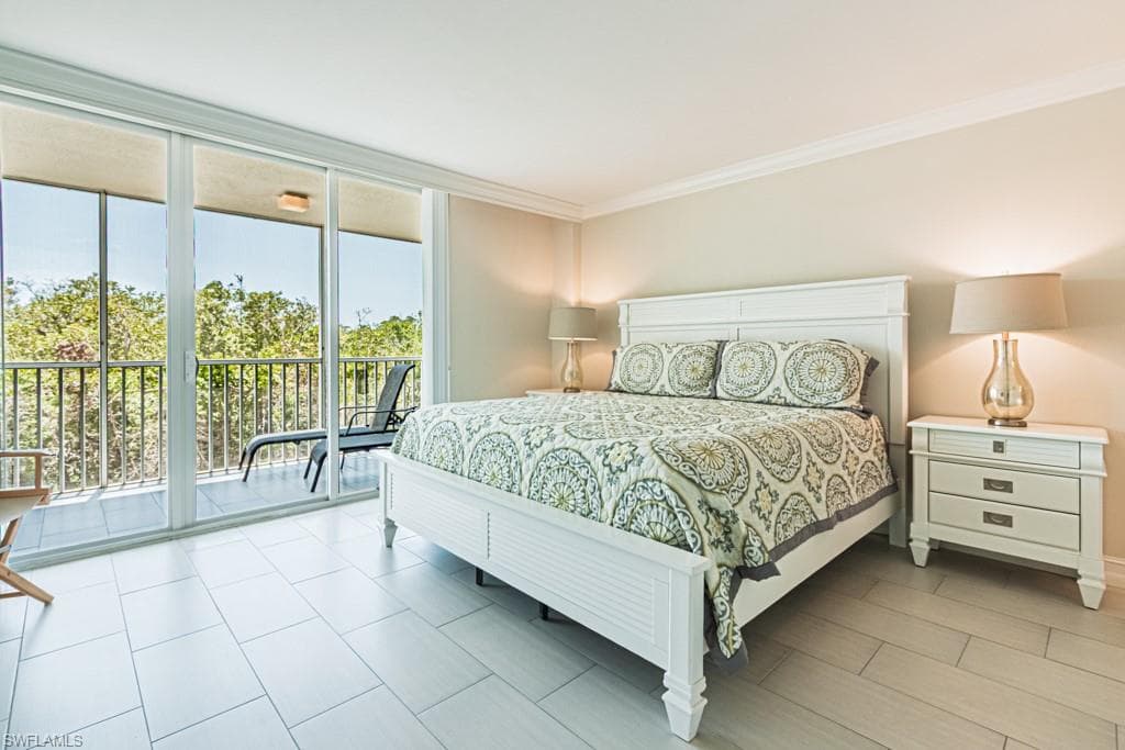 5 Bluebill Ave 303, Naples, FL 34108-13